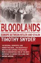 BLOODLANDS : EUROPE BETWEEN HITLER AND STALIN